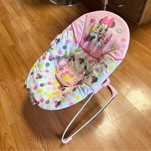 Kids 2 Disney Baby Minnie Mouse Baby Vibrating Baby Bouncer Spotty Dotty design